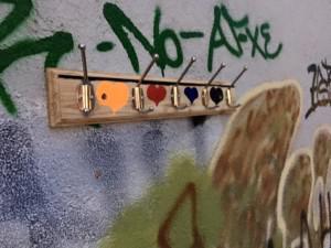 Ο πρώτος τοίχος καλοσύνης στην πόλη, στα δυτικά και συγκεκριμένα στην περιοχή του Ευόσμου στο Sporting Fitness Center.