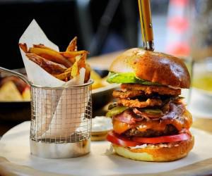 Animal Burger, be*, Κομνηνών 10