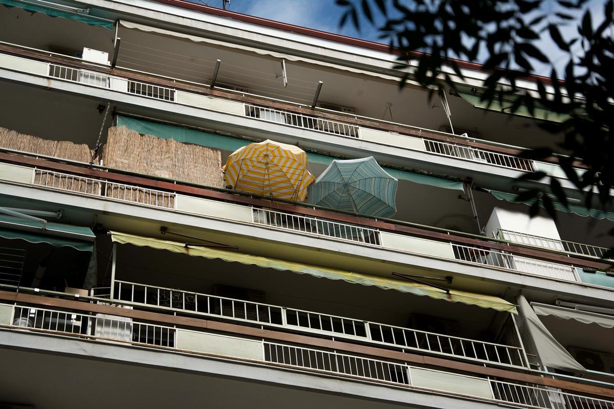 filippoy-14-mpalkoni-ompreles-polikatoikia.jpg