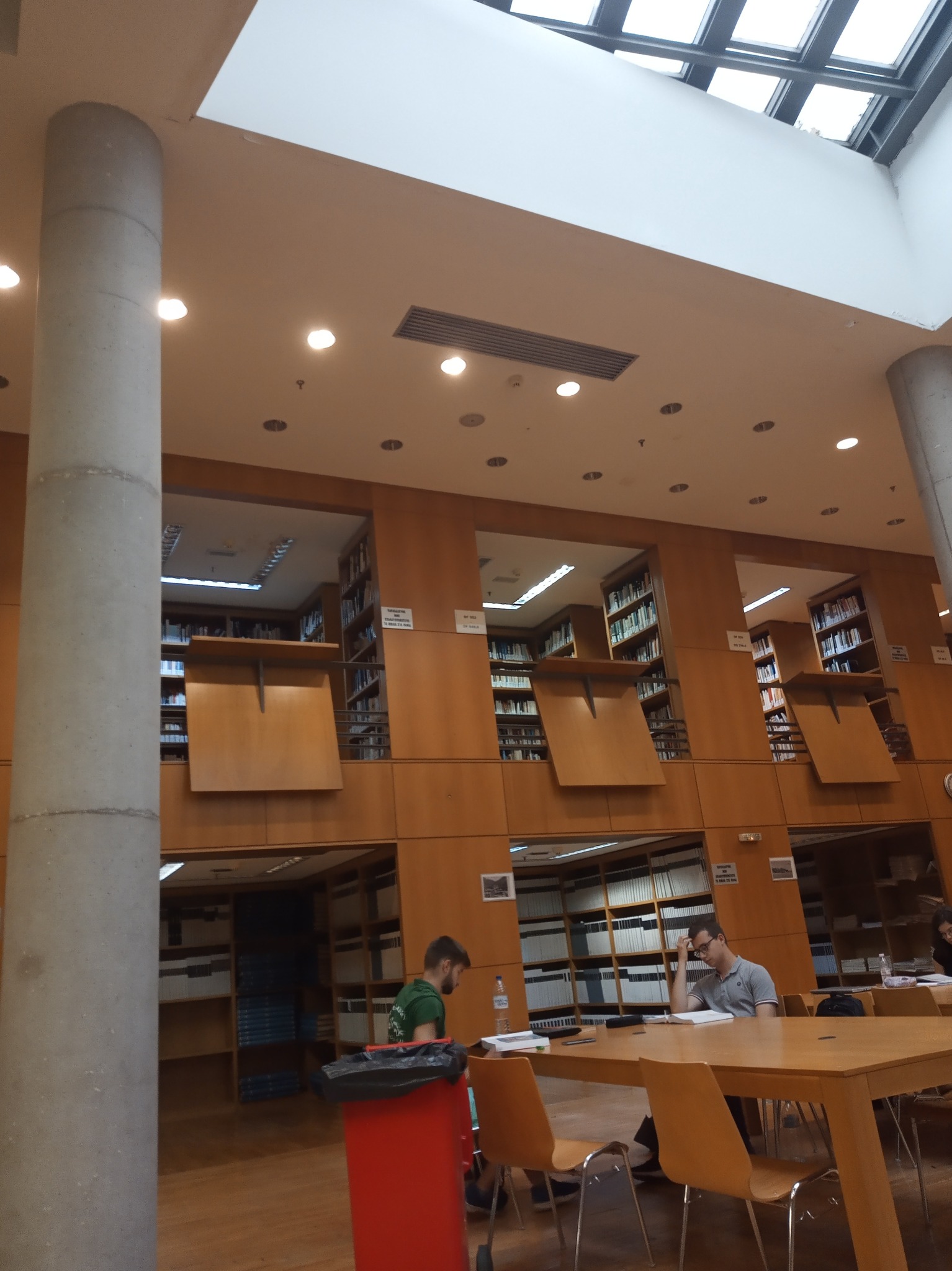 bibliothhkh-kados-1.jpg