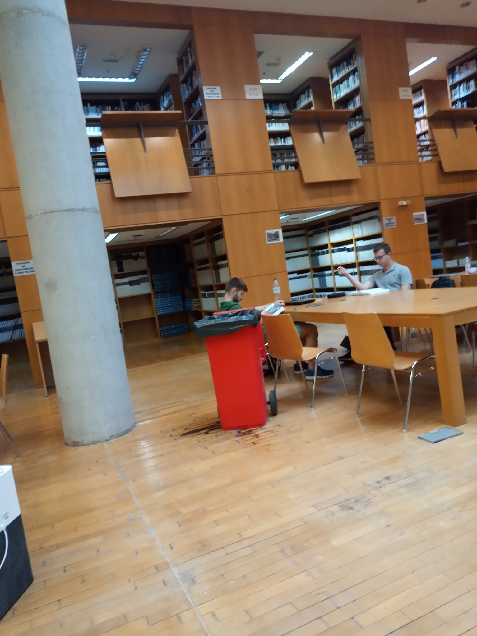 bibliothhkh-kados.jpg