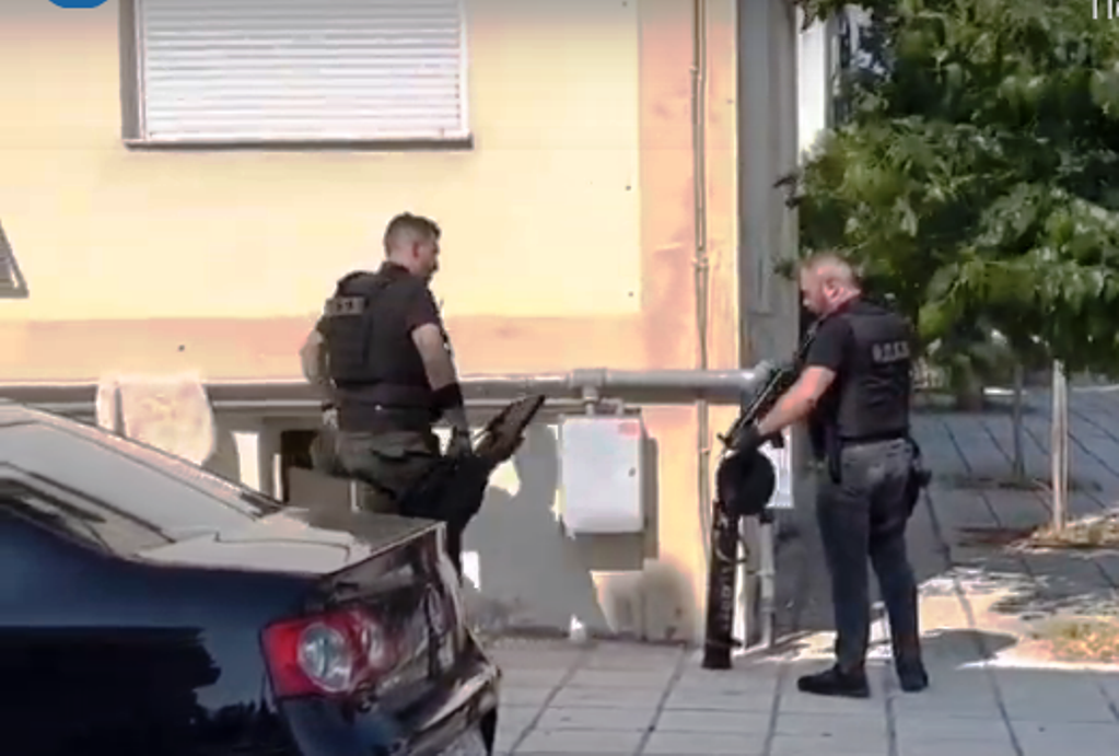 screenshot-2022-06-07-at-18-18-53-thessaloniki-antras-se-amok-anoikse-pir-mprosta-sta-paidia-toy-video.png