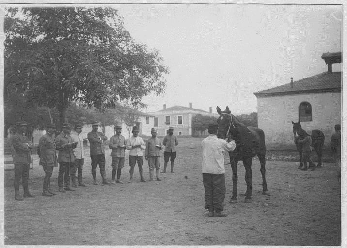 b4-to-ktirio-b4-proto-aristera-to-1916-pighi-gallika-arkheia-stratoy.jpg