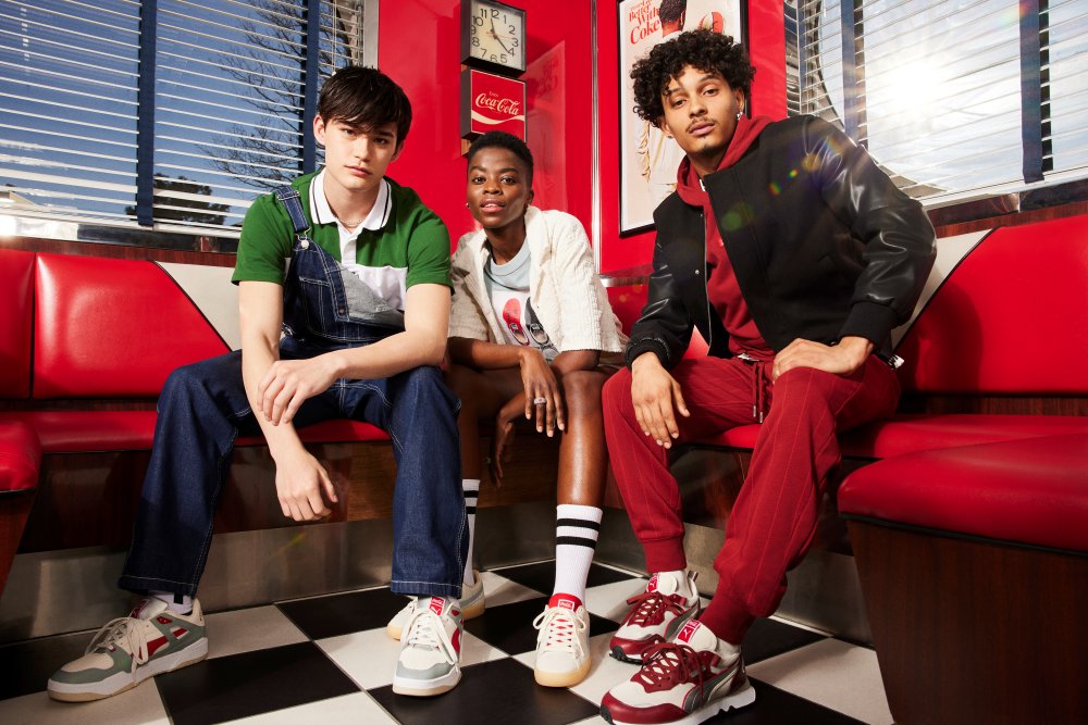 22aw-sp-coca-cola-group-02-model-3217-rgb.jpg