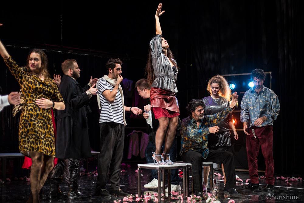 Αυτή η νύχτα μένει (2)