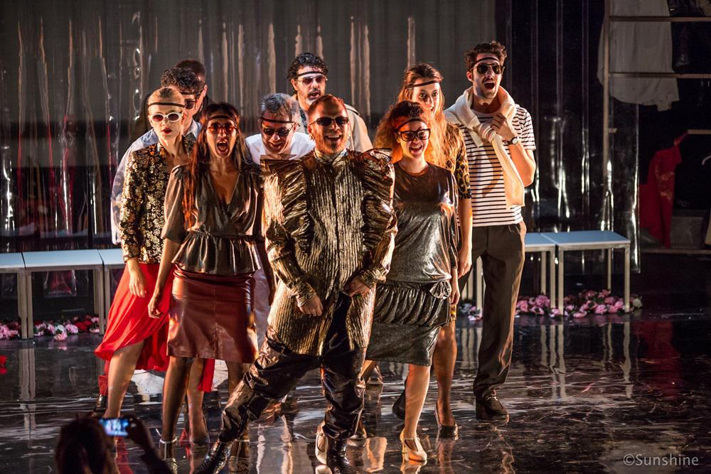 Αυτή η νύχτα μένει (6)