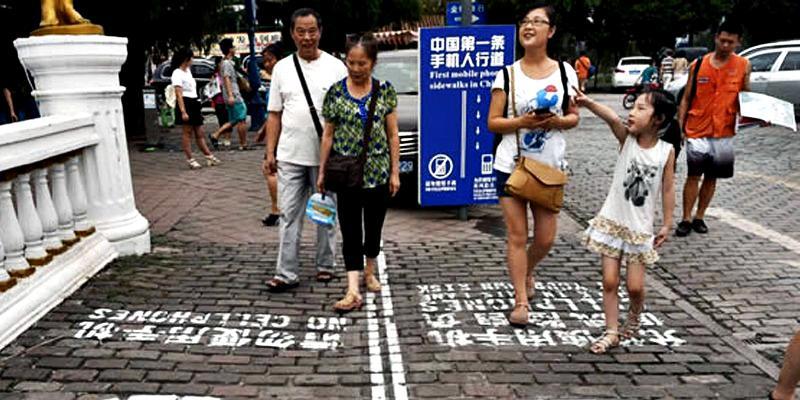 10-ingenious-solutions-for-texting-while-walking-10