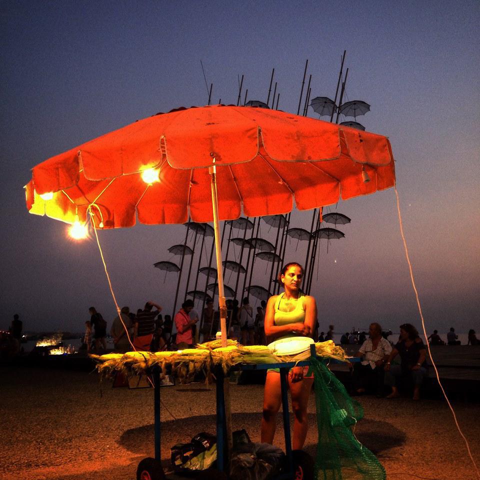 paralia_zo το καλοκαίρι/ Umbrellas/ Αικατερίνη Καρανίκα