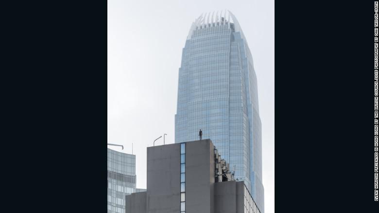 151119125659-antony-gormley-hong-kong-3-exlarge-169