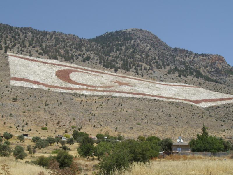 τζαμιά-αντί-σχολείων-στα-κατεχόμενα-τ-223541