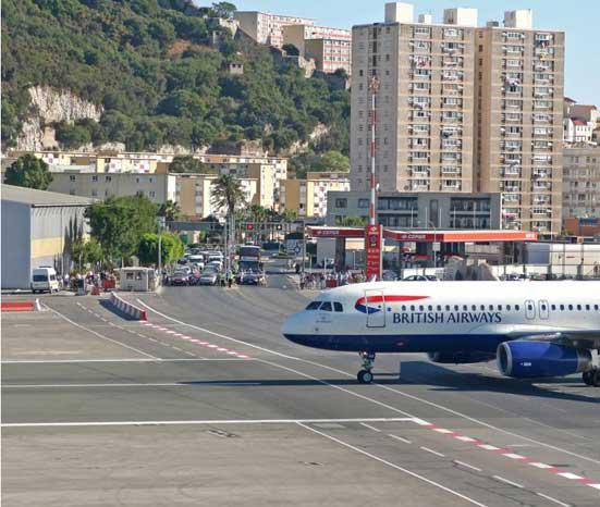εκεί-που-στο-κόκκινο-φανάρι-βλέπεις-να-234393