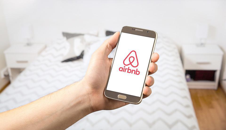 airbnb-εκτόξευση-κρατήσεων-για-τον-δεκαπεν-281641