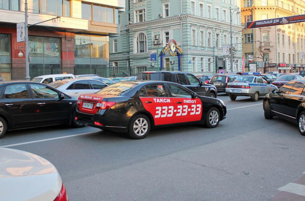 ταξί-έπεσε-σε-πλήθος-στη-μόσχα-333979