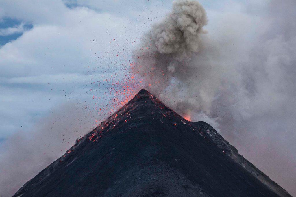 οι-πιο-πολύνεκρες-εκρήξεις-ηφαιστείω-329755