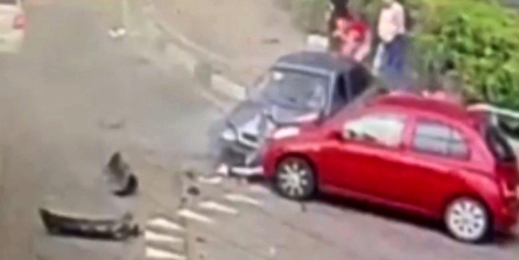 αυτοκίνητο-παρέσυρε-πεζούς-στο-σότσι-8-339945
