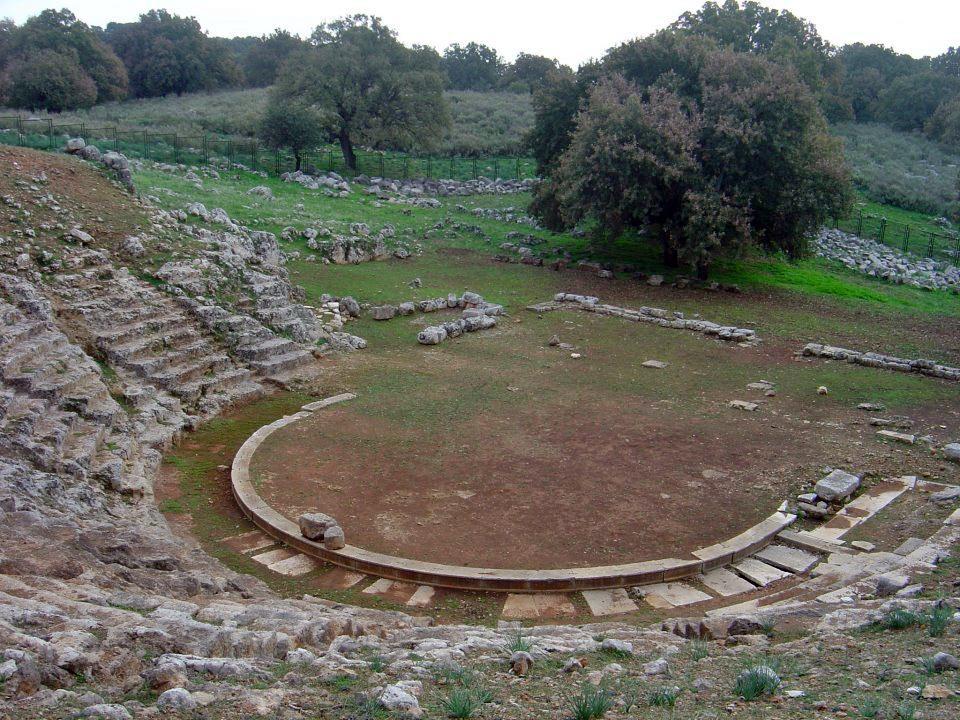 φωτιά-μαίνεται-κοντά-στον-αρχαιολογι-339542
