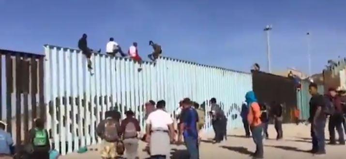 μεξικό-καραβάνι-μεταναστών-οι-πρώτε-378751