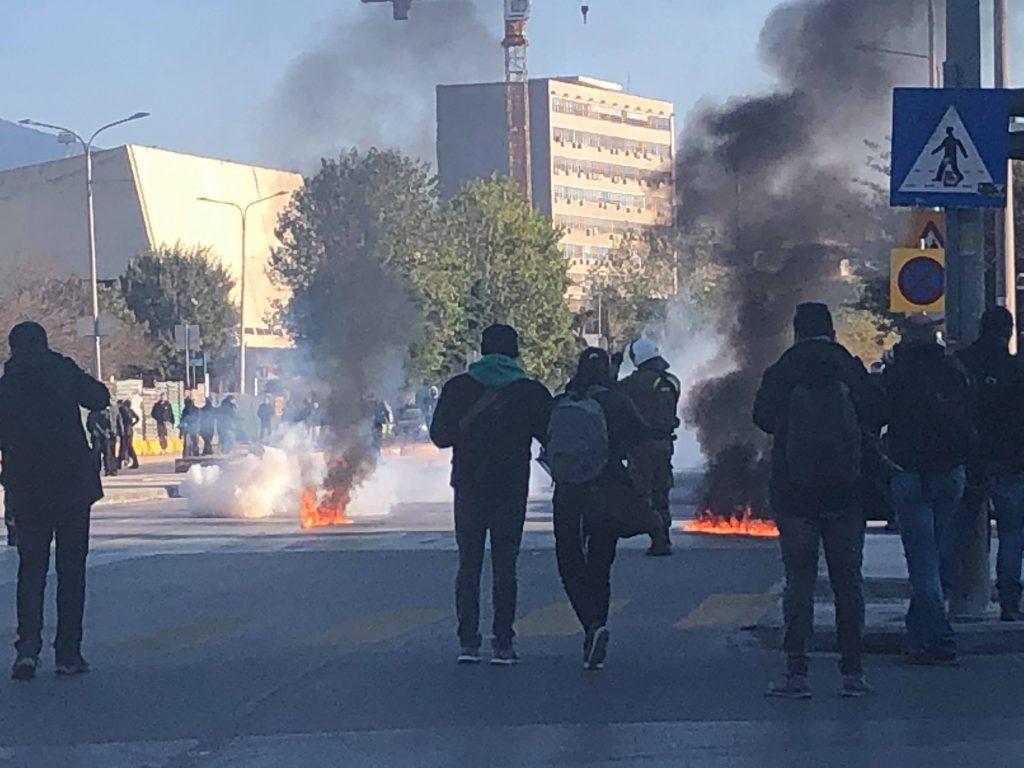 έντονα-επεισόδια-με-μολότοφ-και-πέτρε-386329