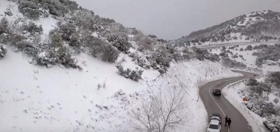 τα-μετέωρα-ντύθηκαν-στα-λευκά-και-είνα-395854