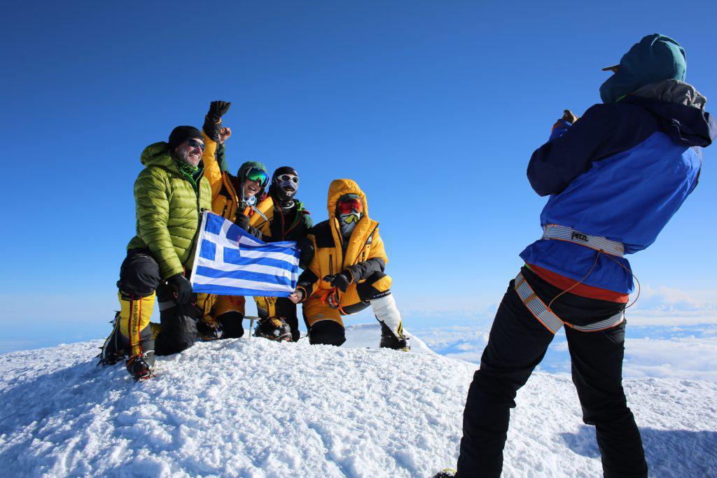 δυο-ελληνίδες-μια-ανάσα-πριν-ανέβουν-σ-410280