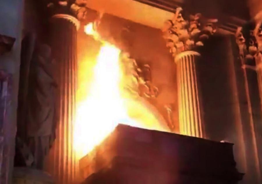 βιντεο-πυρκαγιά-στον-ιστορικό-ναό-του-420343