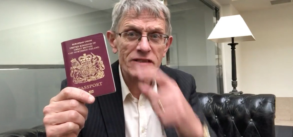 h-βρετανία-εκδίδει-διαβατήρια-χωρίς-τη-428436