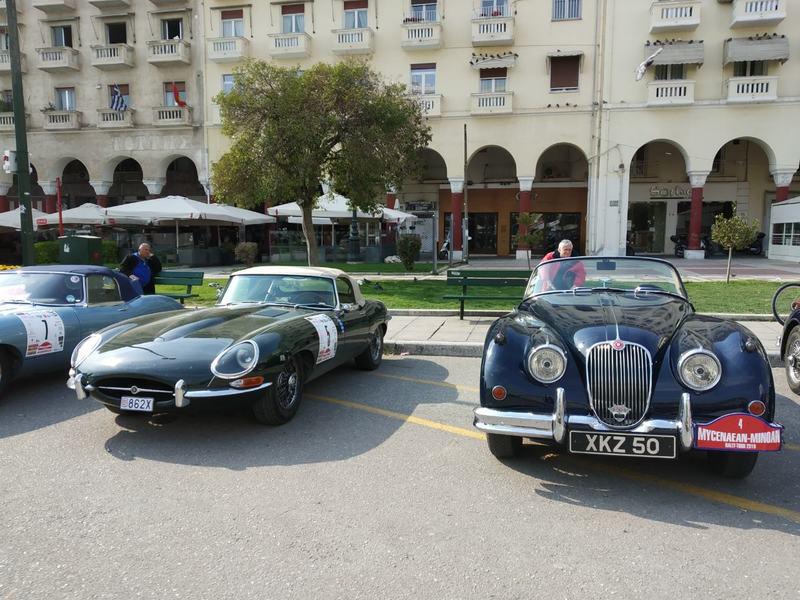 μια-αγέλη-από-jaguar-στην-πλατεία-αριστοτέλ-427150