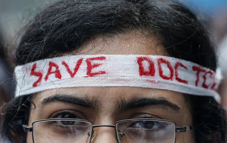 χιλιάδες-γιατροί-απεργούν-στην-ινδία-456406
