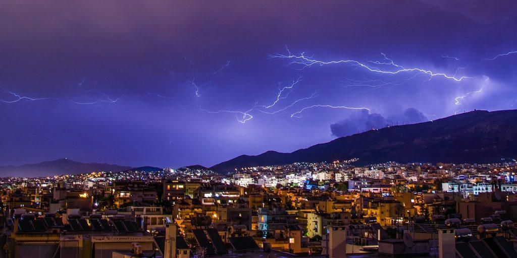 μέσα-σε-μία-ώρα-680-κεραυνοί-και-60-χιλιοστά-457176