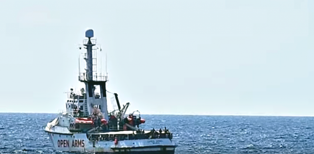 βίντεο-το-πλοίο-open-arms-άρχισε-να-ξεφορτώ-478582