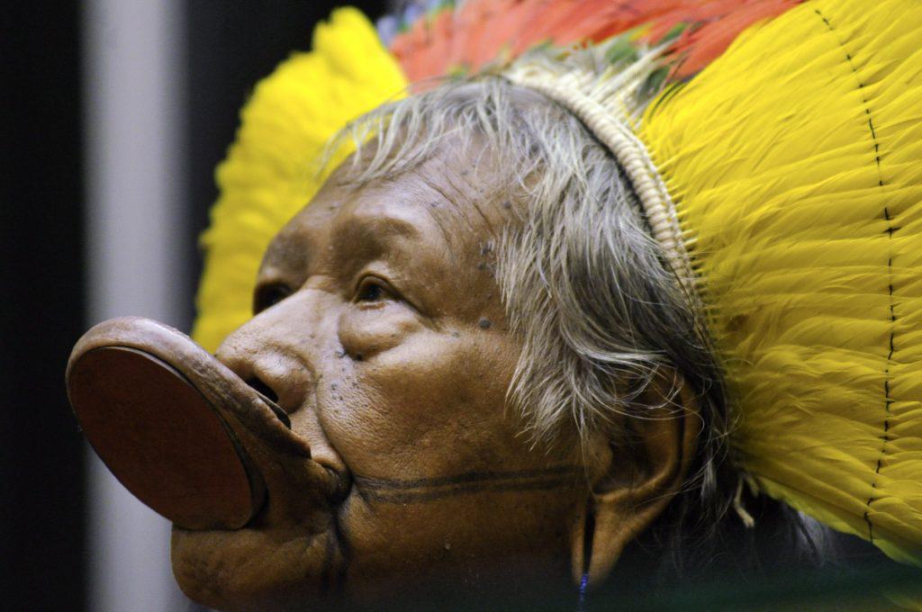 βραζιλία-ο-89χρονος-ιθαγενής-αρχηγός-ρα-488514