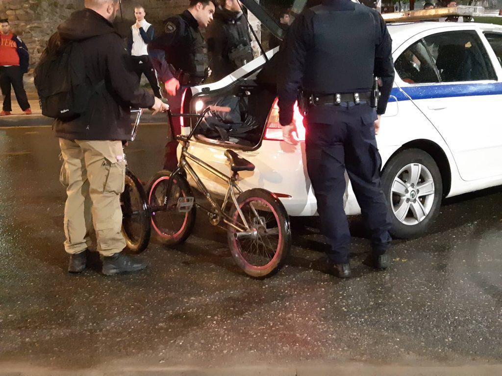 αστυνομικοί-μάζεψαν-ποδήλατα-πριν-λί-515146
