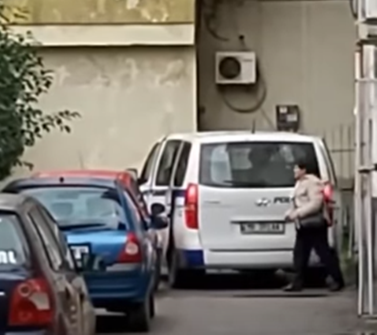 αλβανία-σάλος-με-βίντεο-με-αστυνομικό-521146