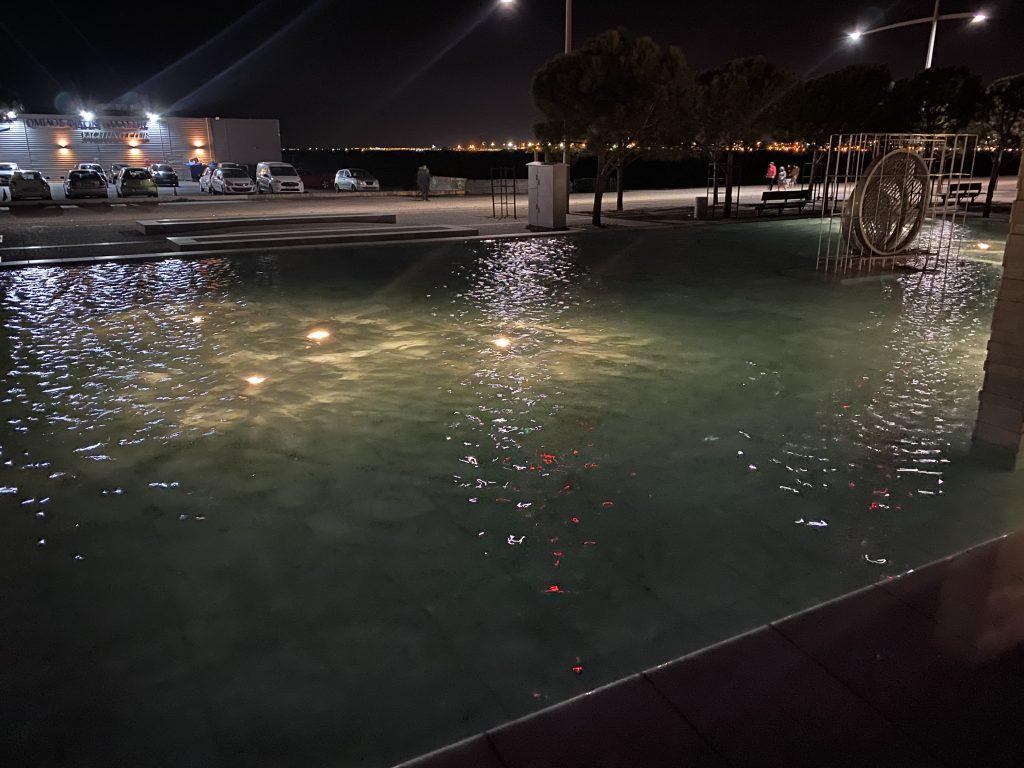 παραλια καμένες λάμπες