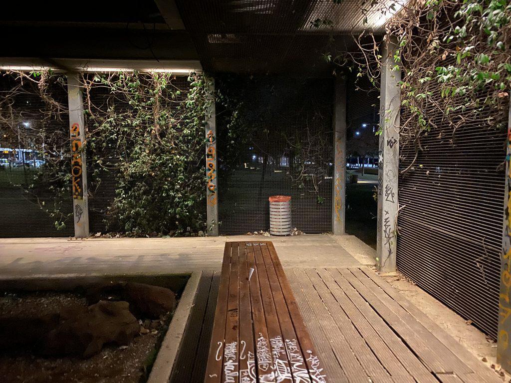 παραλια καμένες λάμπες