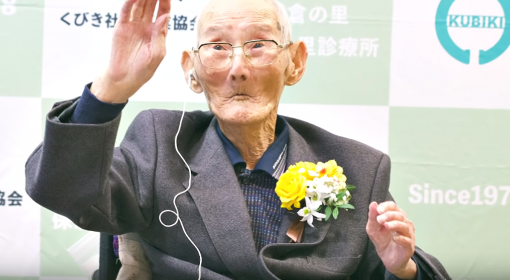 ο-γηραιότερος-άνδρας-στον-κόσμο-δίνει-552338