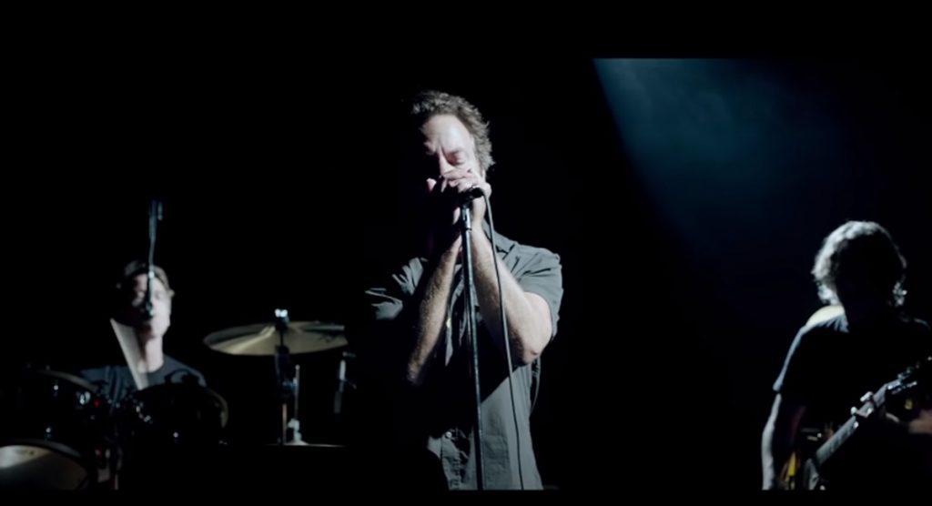 pearl-jam-μπράντι-καρλάιλ-μπεν-γκίμπαρντ-σε-online-604049