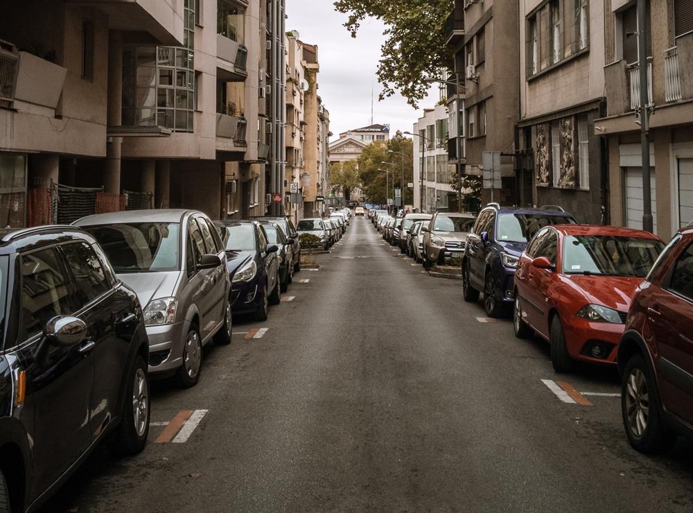 ααδε-παράνομα-ένα-στα-τρία-αυτοκίνητα-601346