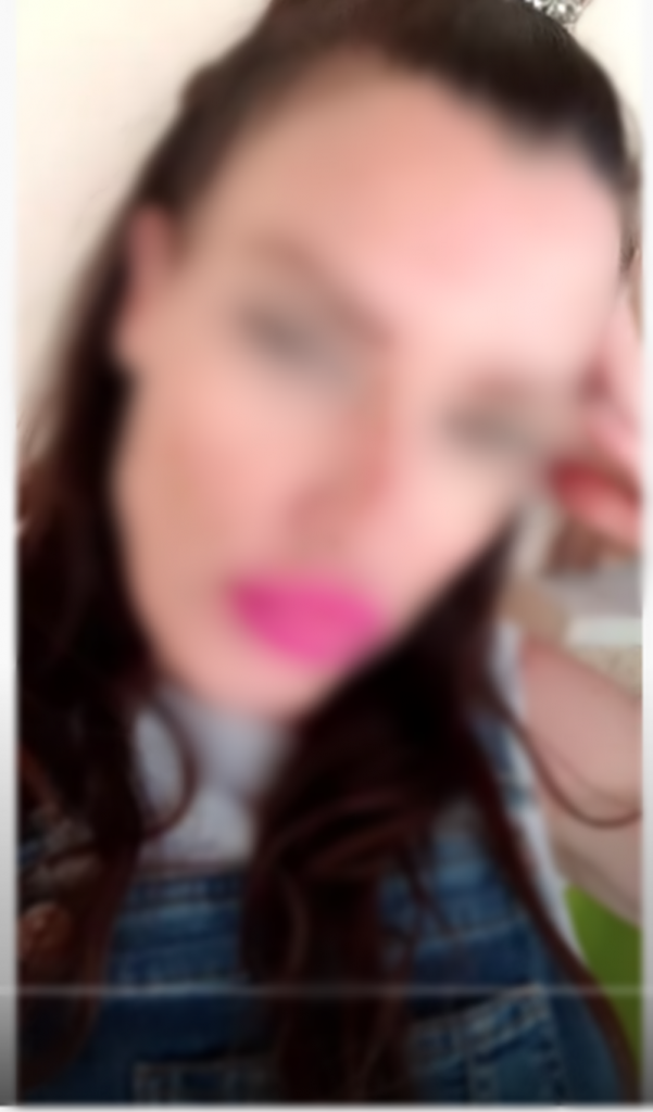 παρουσιάστρια