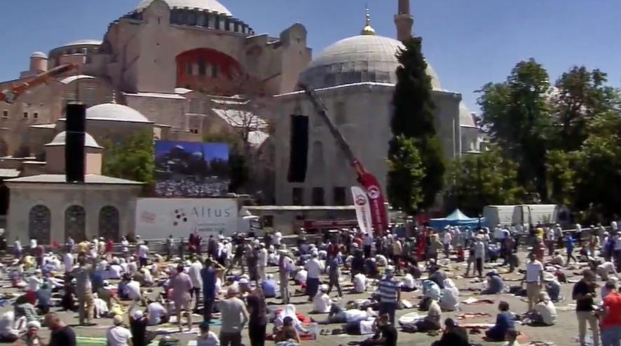 ΕΙΚΟΝΕΣ - LIVE: Χιλιάδες μουσουλμάνοι στην Αγία Σοφία για την ...