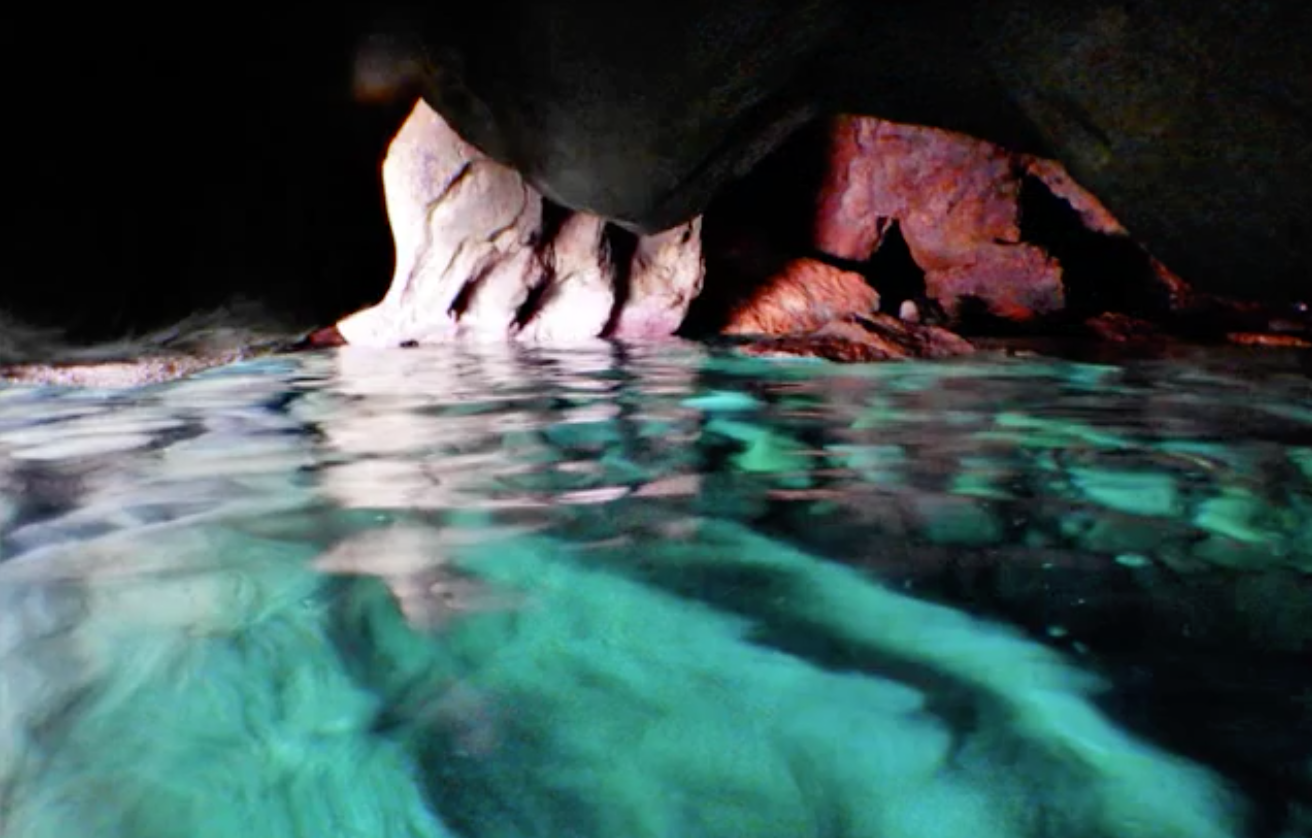 Σπηλιές θαλασσινες