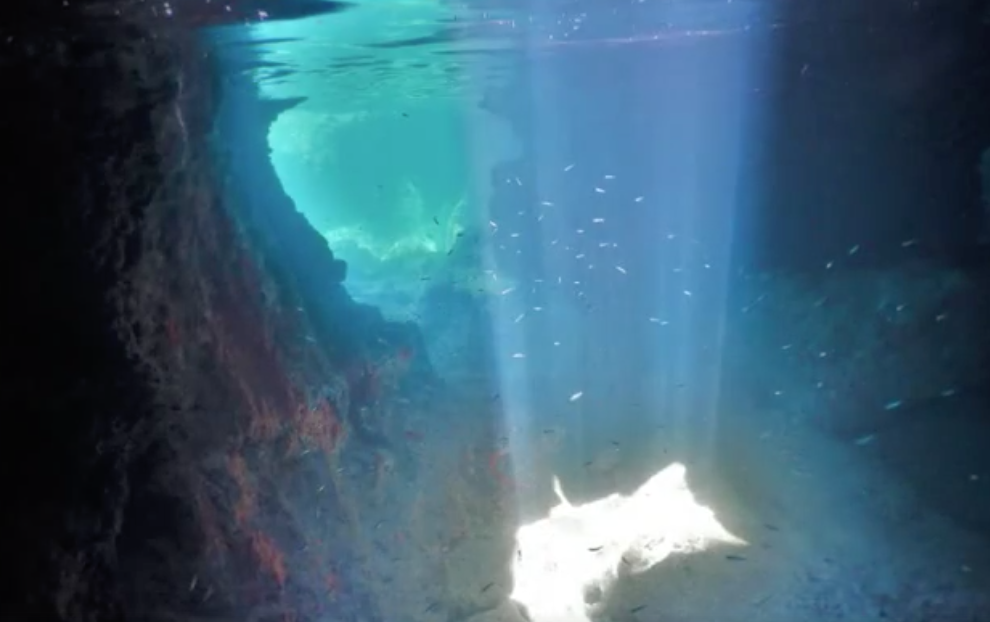 Σπηλιές θαλασσινες