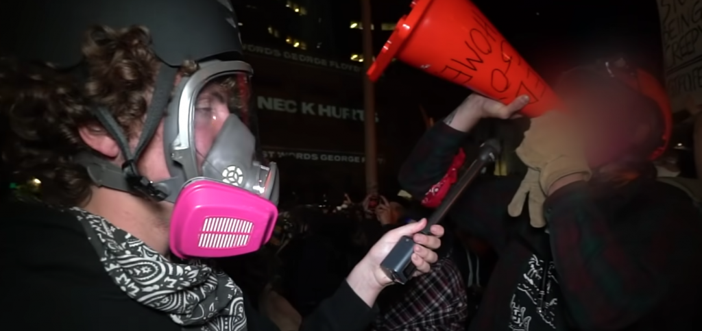 άλλη-μια-νύχτα-ταραχών-με-νεκρό-μαύρο-σ-650825