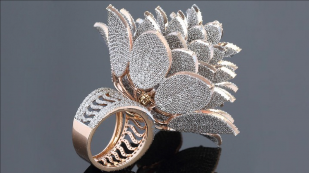 δαχτυλίδι-με-12-638-διαμάντια-στο-βιβλίο-τω-696484