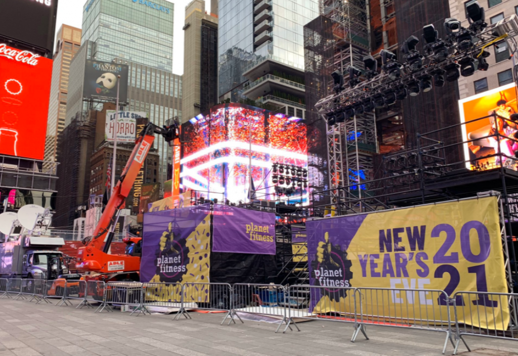 εικόνες-οδοφράγματα-στην-times-square-της-νέας-υ-704061