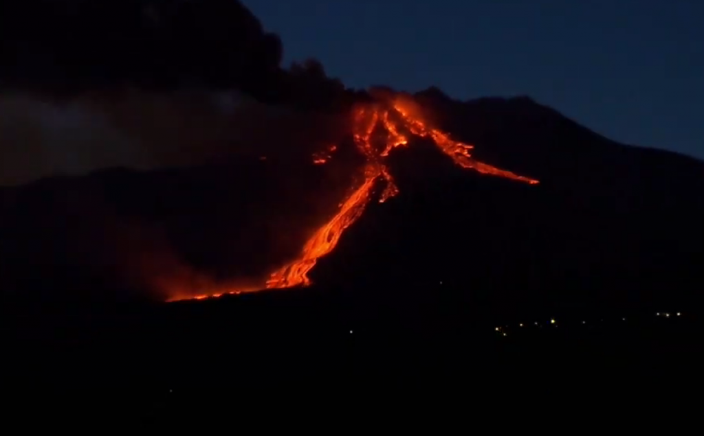 ιταλία-εξερράγη-κρατήρας-του-ηφαιστε-724501