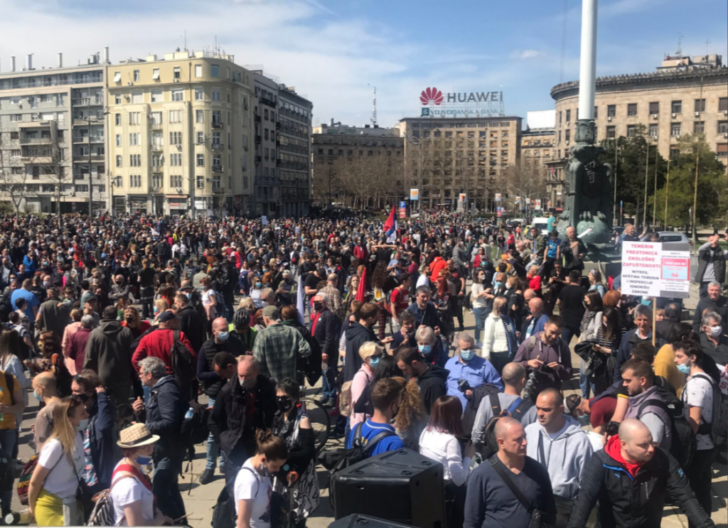 βελιγράδι-χιλιάδες-άνθρωποι-διαδήλω-746195