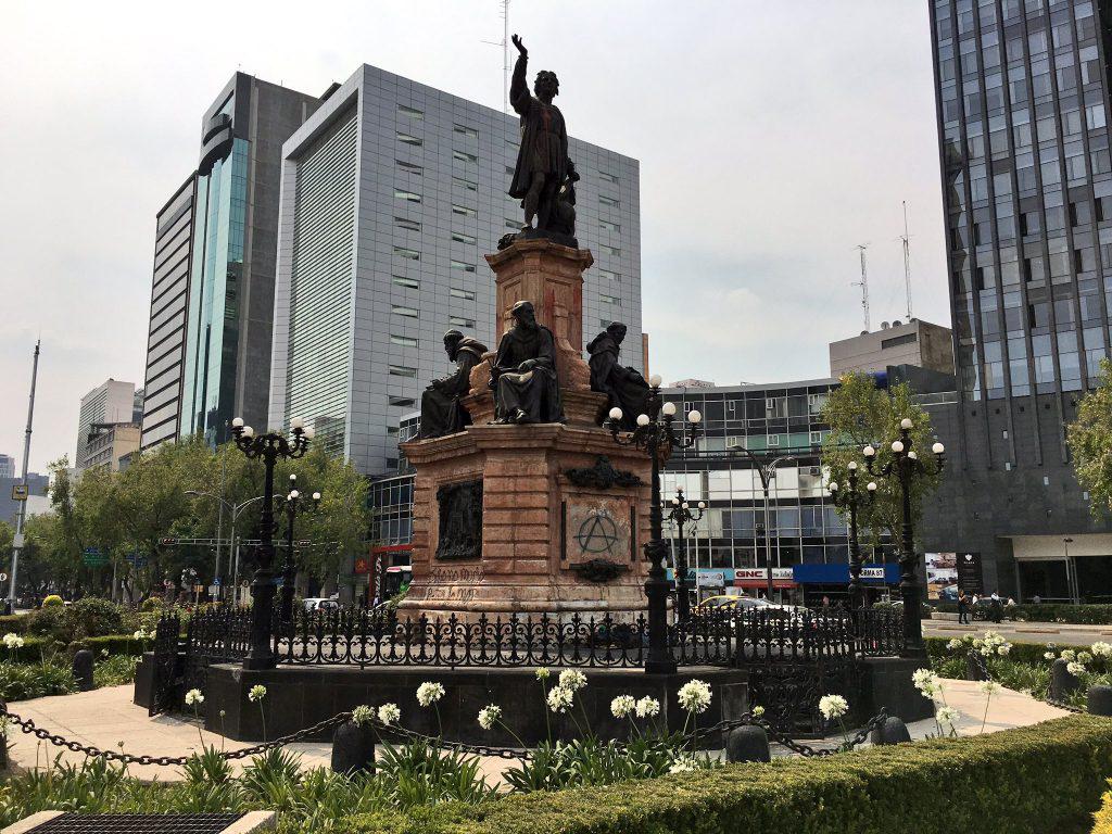 μεξικό-αφαιρείται-άγαλμα-του-κολόμβο-810803