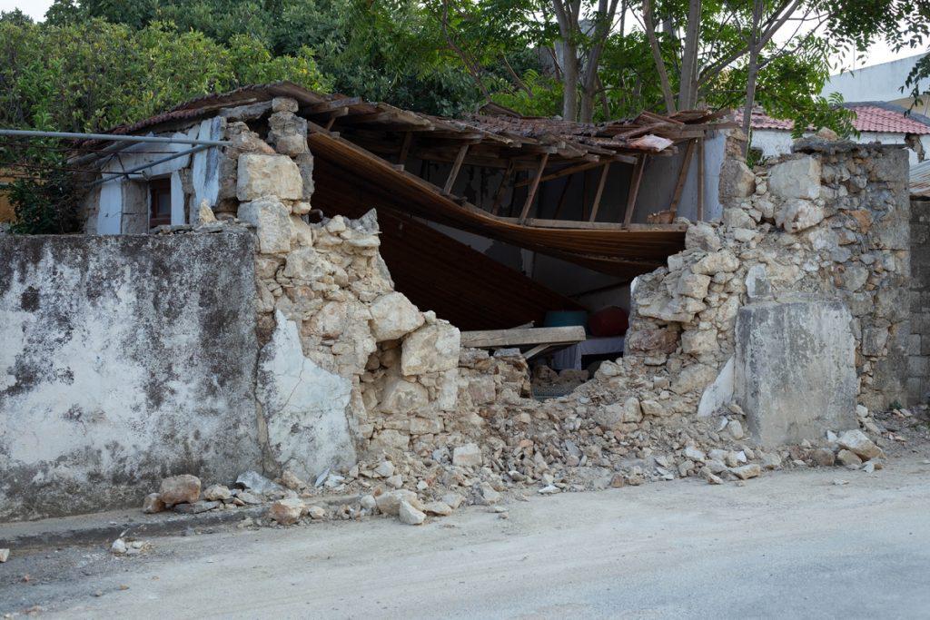 σεισμός-στην-κρήτη-κλειστά-και-τη-δευτ-824756