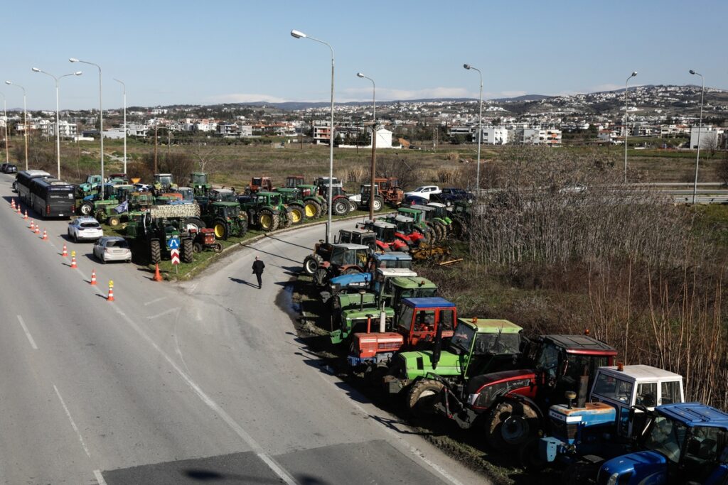 αγρότες-μπλόκα-από-σήμερα-σε-εθνικές-κ-885067